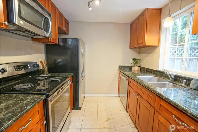 $360,000 | 633 Northwest 85th Street, Unit 102, Seattle, WA 98117