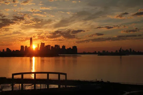 $429,000 | 207 Shearwater Court West, Unit 66, Jersey City, NJ 07305