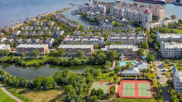 a view of a tennis court