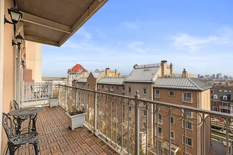 $429,000 | 207 Shearwater Court West, Unit 66, Jersey City, NJ 07305