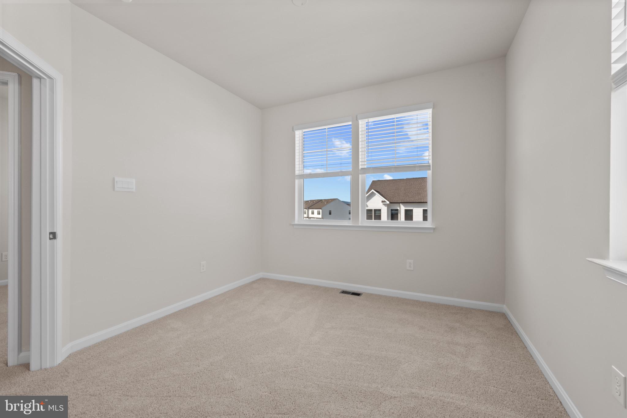 762 Union Street Frederick, MD 21701 - Photo 25 of 34 a room with window