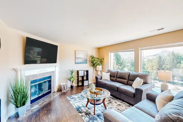 $475,000 | 808 West Manson Highway, Unit B203, Chelan, WA 98816