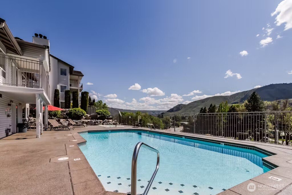 808 West Manson Highway, Unit B203 Chelan, WA 98816 - Photo 19 of 23