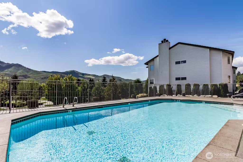 808 West Manson Highway, Unit B203 Chelan, WA 98816 - Photo 21 of 23