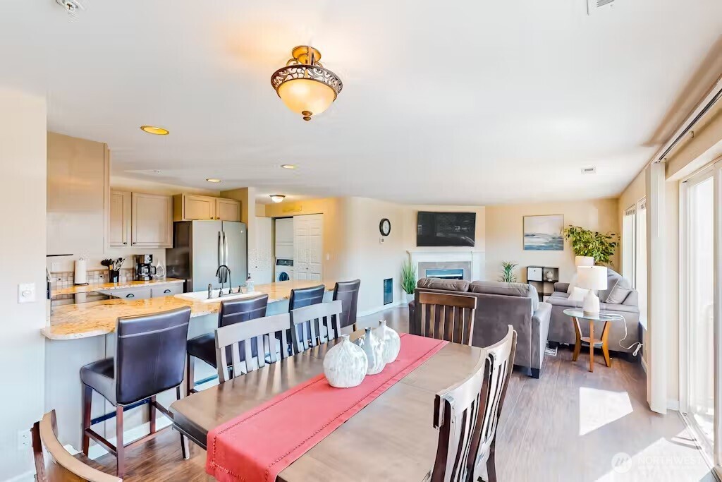 808 West Manson Highway, Unit B203 Chelan, WA 98816 - Photo 6 of 23