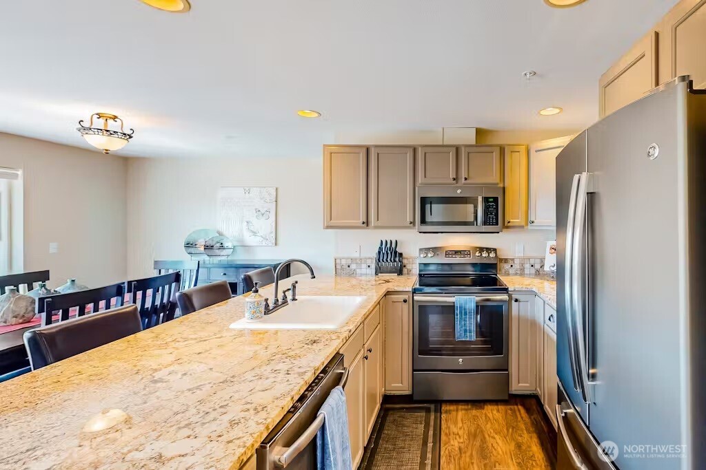 808 West Manson Highway, Unit B203 Chelan, WA 98816 - Photo 8 of 23