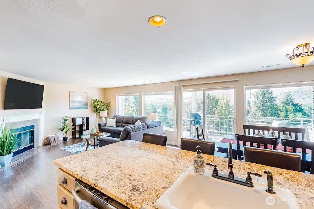 808 West Manson Highway, Unit B203 Chelan, WA 98816 - Photo 9 of 23