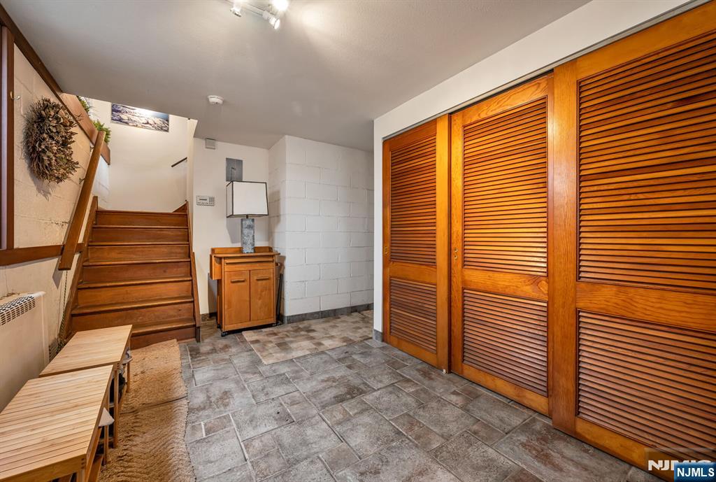 155 Hickory Lane Closter, NJ 07624 - Photo 4 of 34