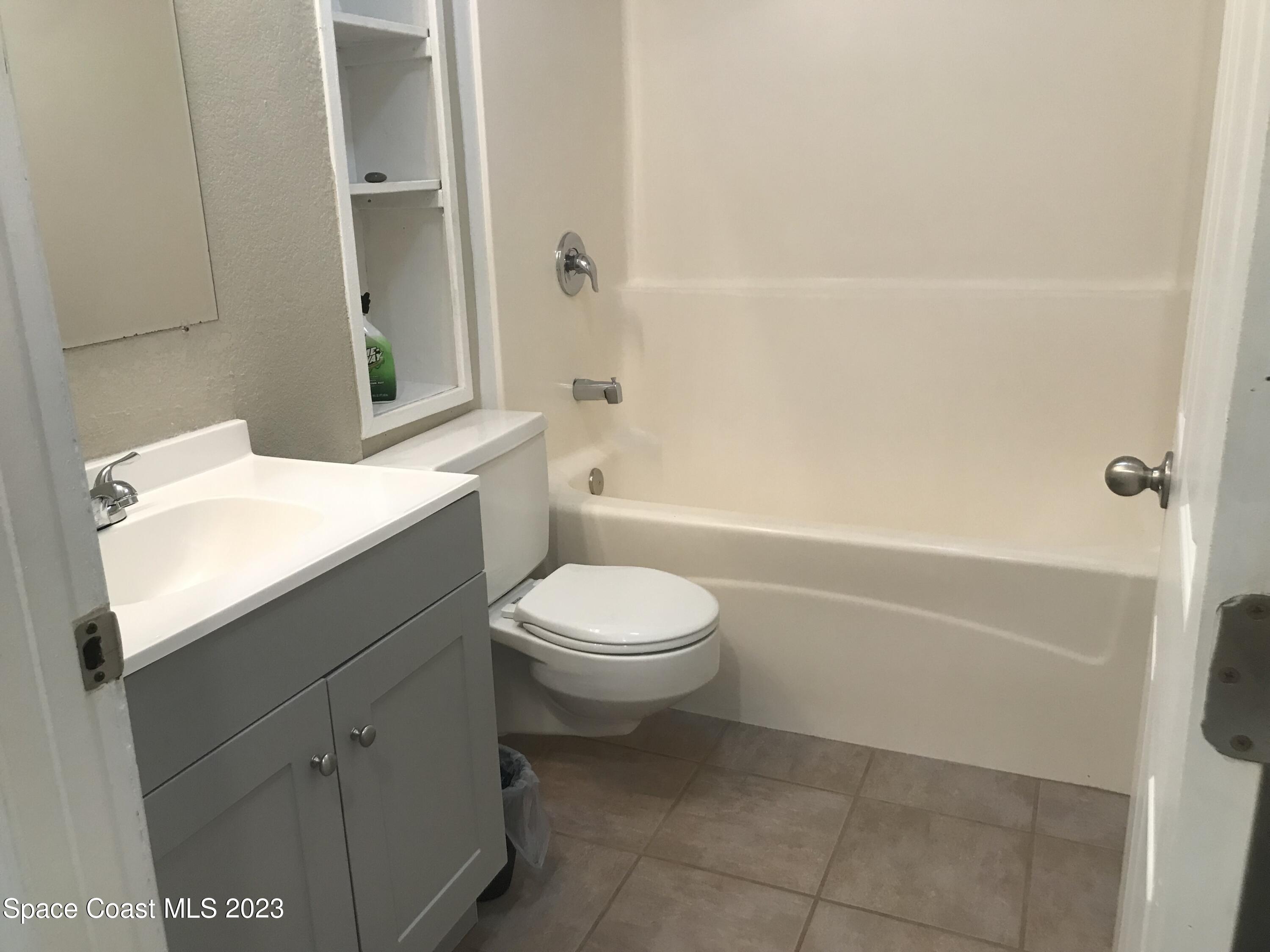 2525 Malabar Road Malabar, FL 32950 - Photo 13 of 30 a bathroom with a toilet a sink and bathtub