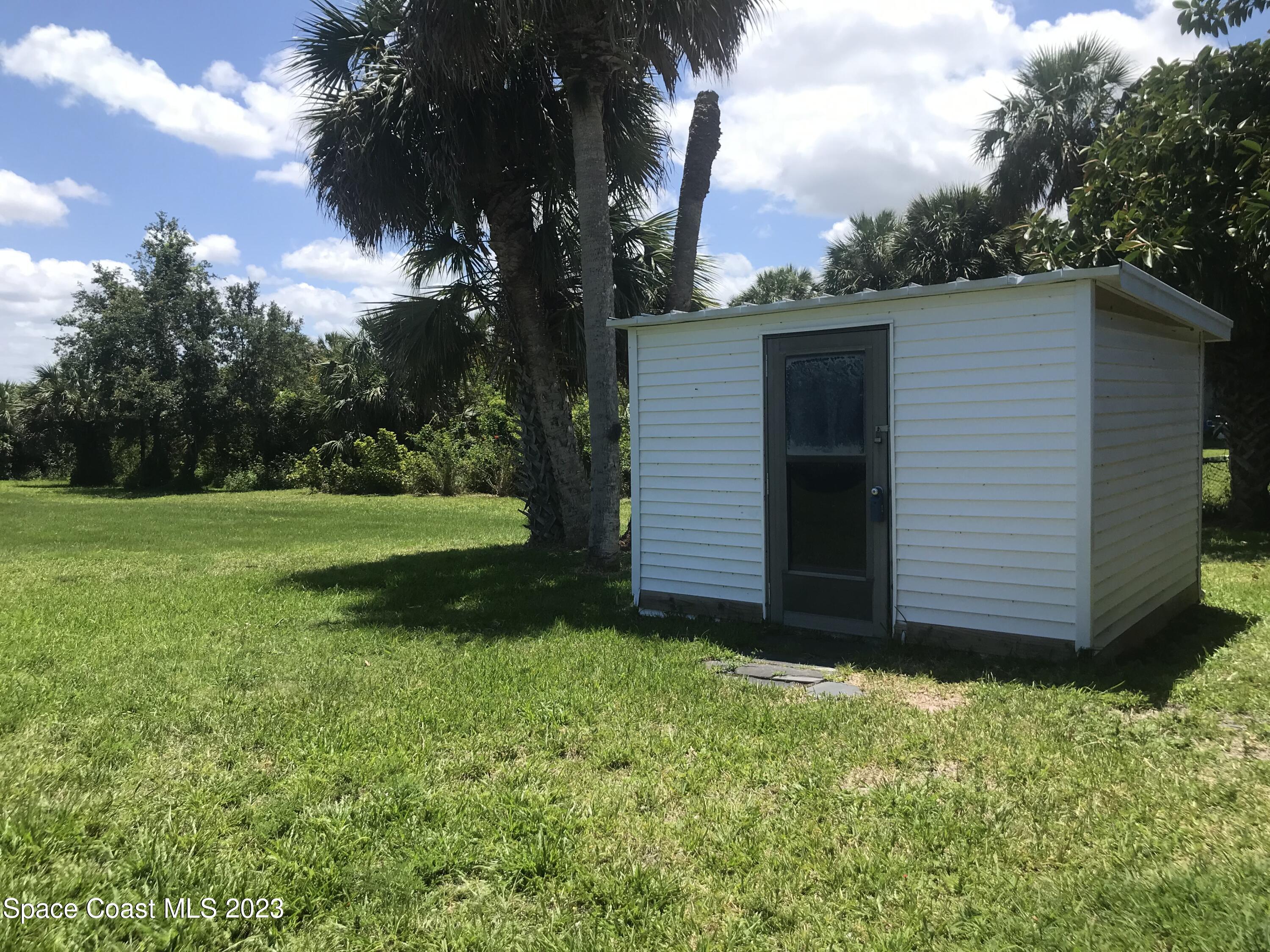 2525 Malabar Road Malabar, FL 32950 - Photo 25 of 30 a view of a backyard