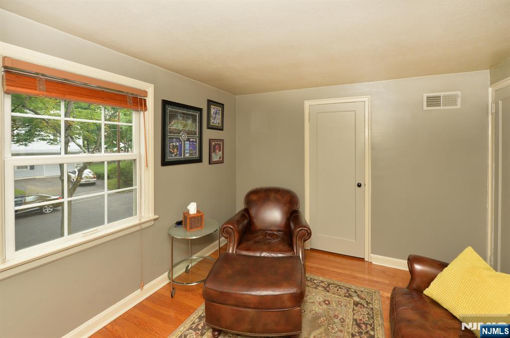 418 Burlington Road Paramus, NJ 07652 - Photo 27 of 30