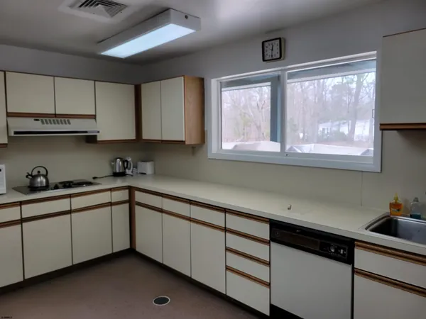 $219,900 | 4 Oaks Drive, Mays Landing, NJ 08330