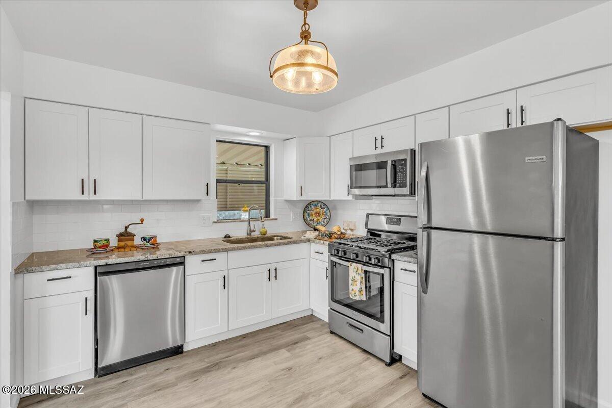 5972 West Rafter Cir Street Tucson, AZ 85713 - Photo 1 of 41 Kitchen