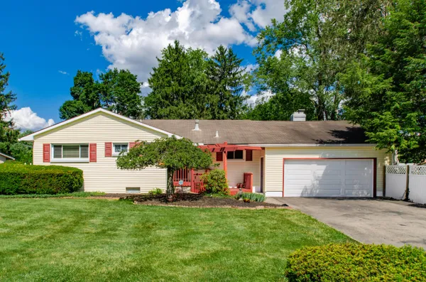 $379,900 | 566 Kenwell Drive, Newark, OH 43055