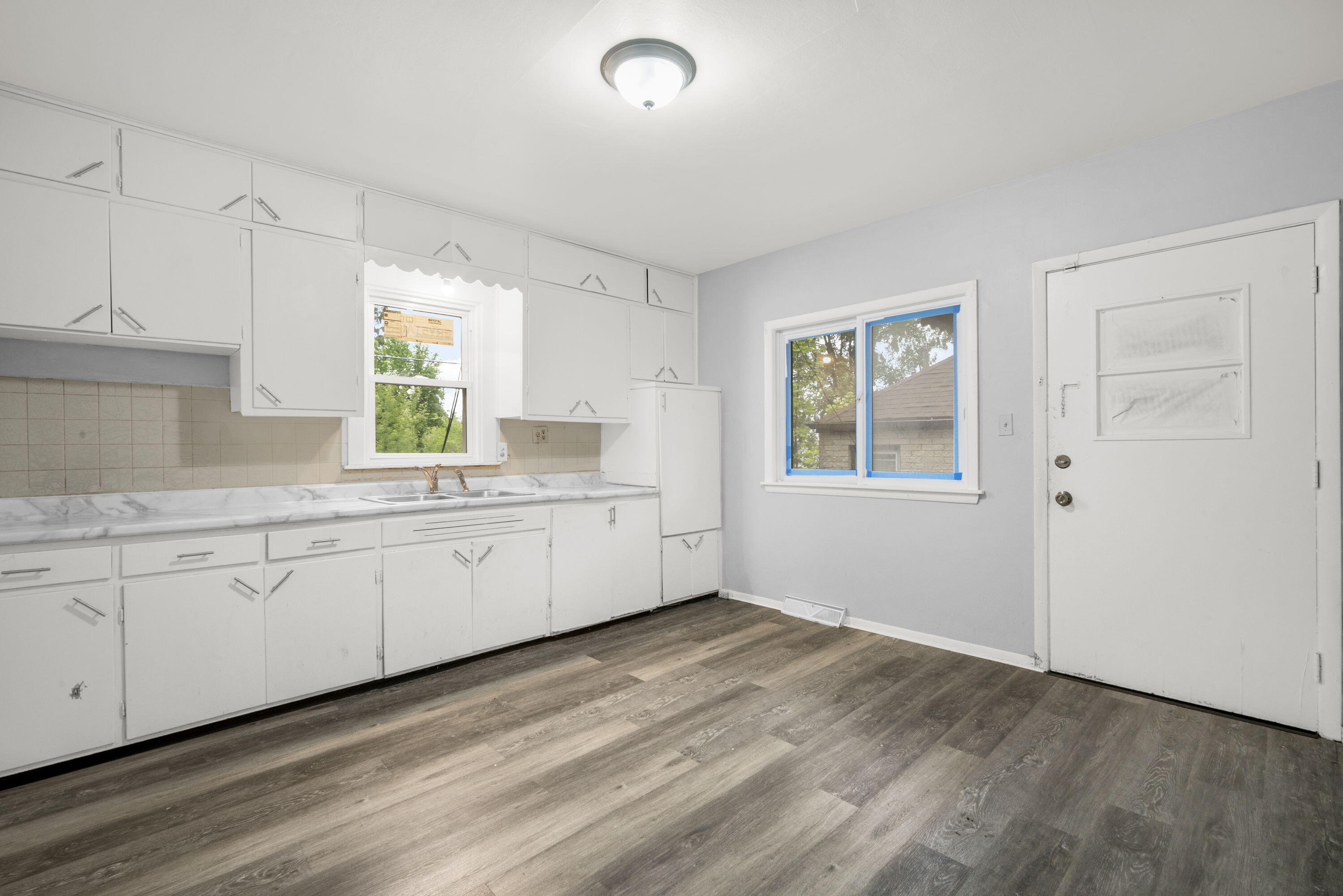5622 North 36th Street Milwaukee, WI 53209 - Photo 10 of 21 10_imgDSC00028