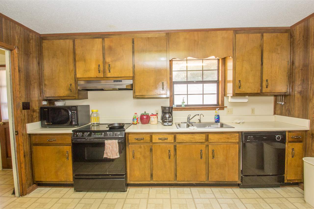 7724 Simmons Drive Foley, AL 36535 - Photo 8 of 30 Kitchen
