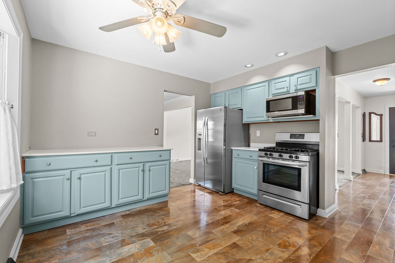 533 Beck Road Lindenhurst, IL 60046 - Photo 5 of 24