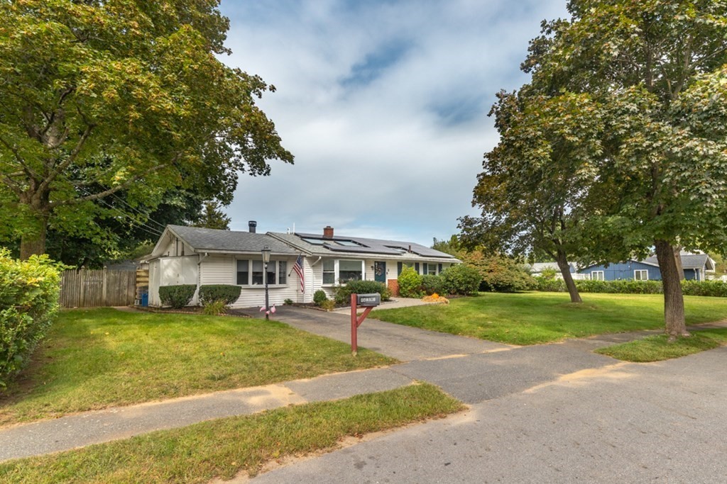 6 Dondi Road Beverly, MA 01915 - Photo 3 of 36