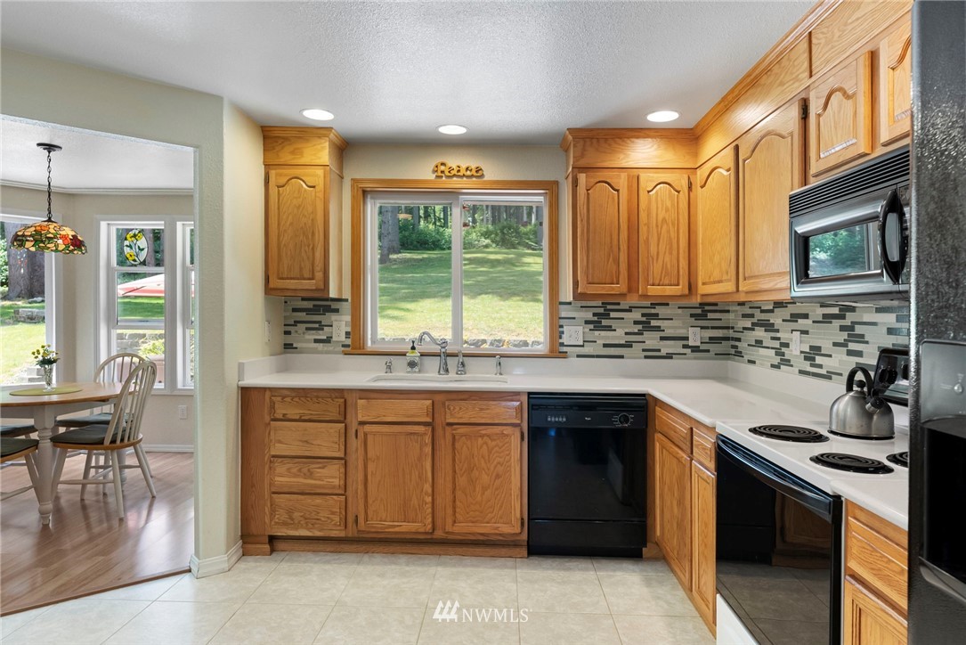 240 Southwest Lider Road Port Orchard, WA 98367 - Photo 3 of 29 Gallery Image 3