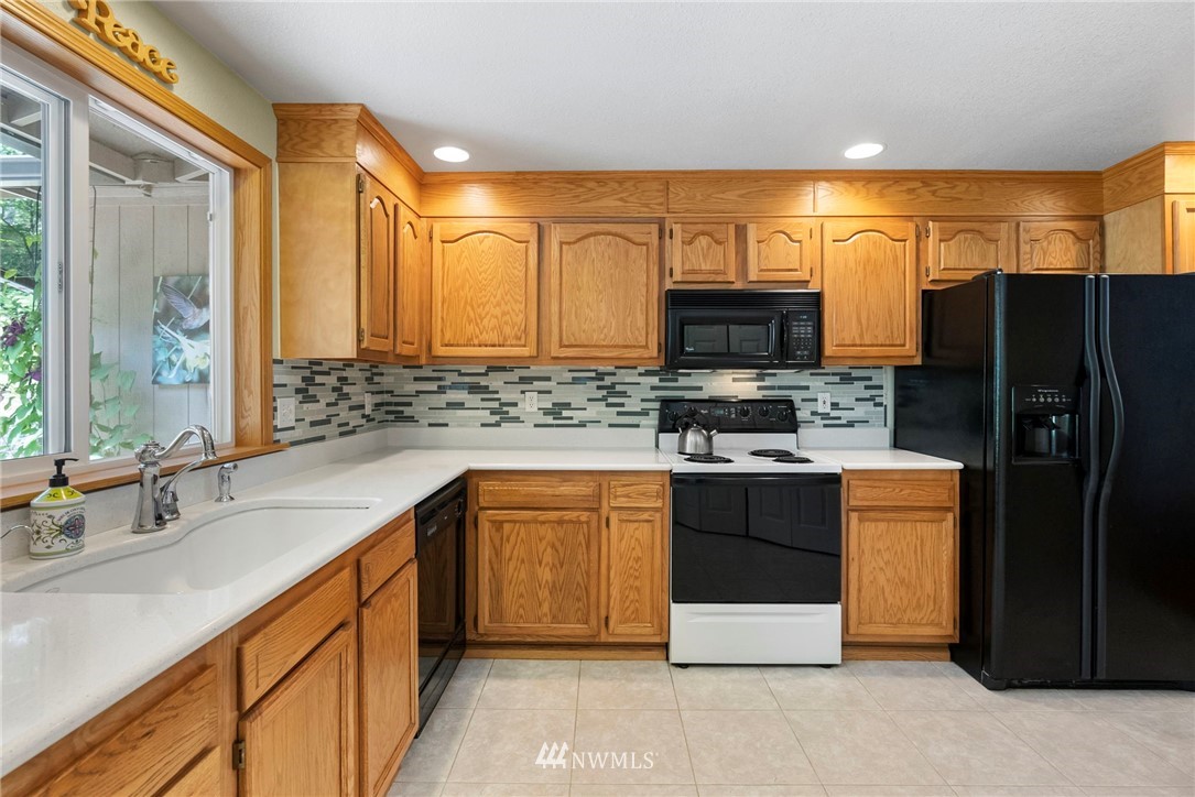 240 Southwest Lider Road Port Orchard, WA 98367 - Photo 4 of 29 Gallery Image 4