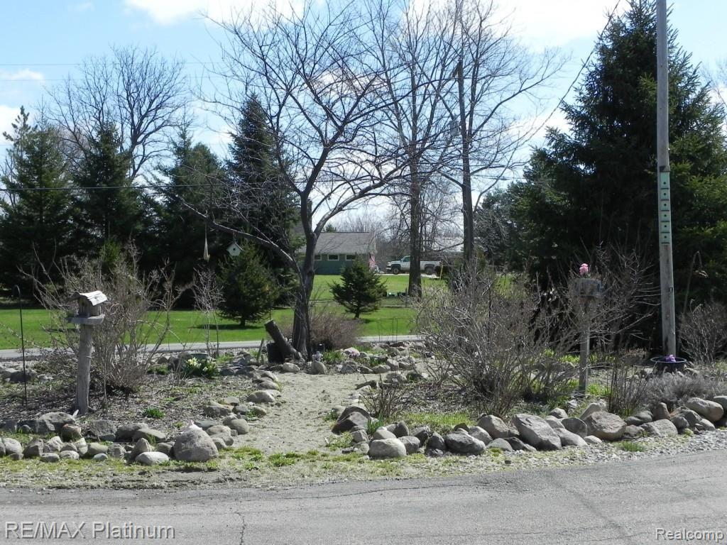 8105 Hartland Road Fenton, MI 48430 - Photo 17 of 20 DSCN5973.jpg