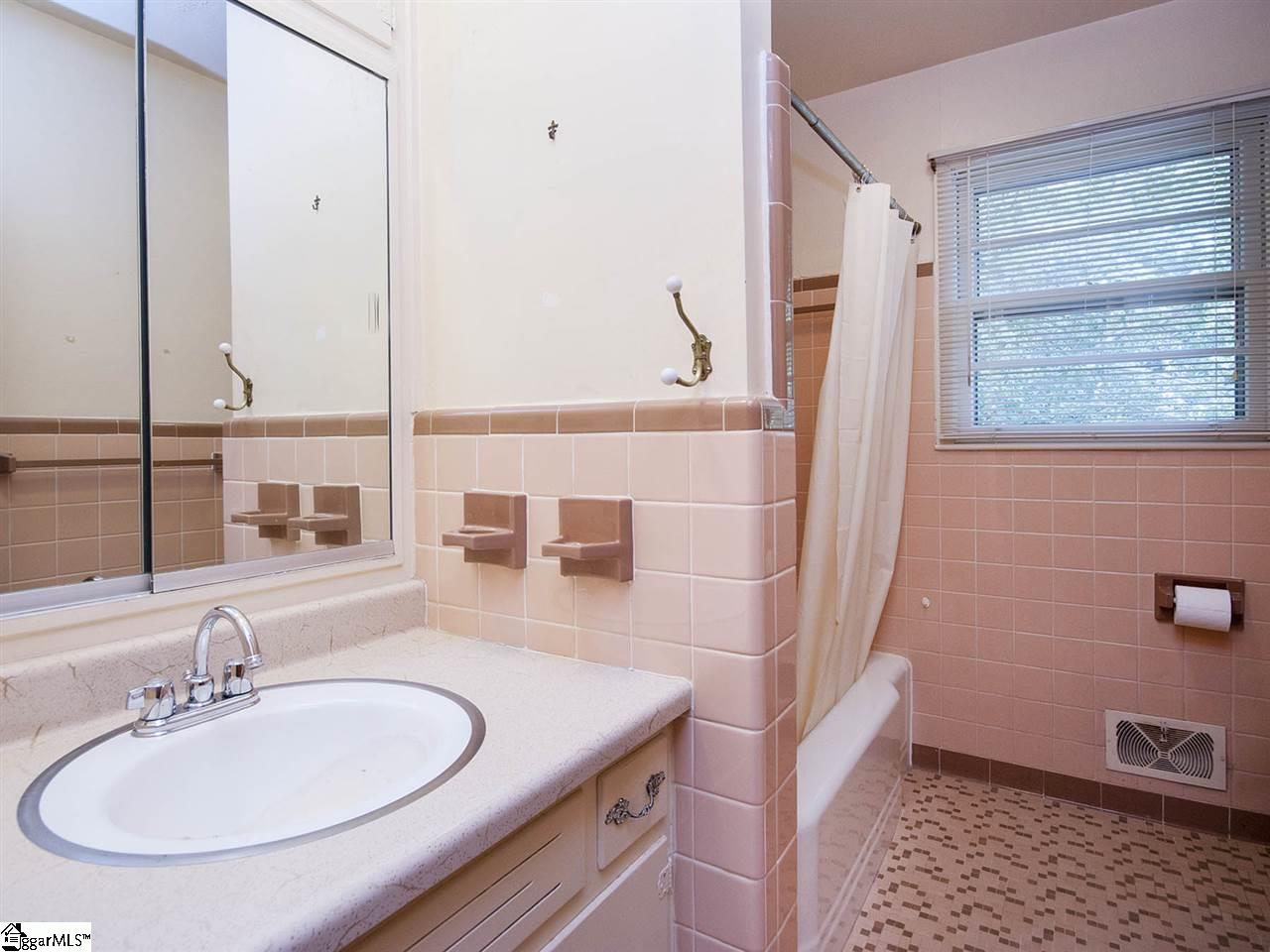 1035 East Perry Road Greenville, SC 29609 - Photo 22 of 36 Gallery Image 22