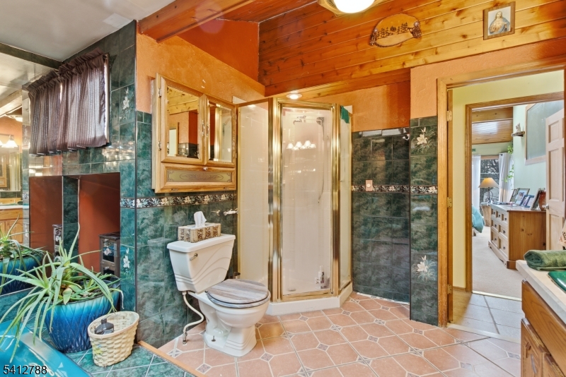 543 Lakeside Avenue Hopatcong, NJ 07821 - Photo 13 of 33