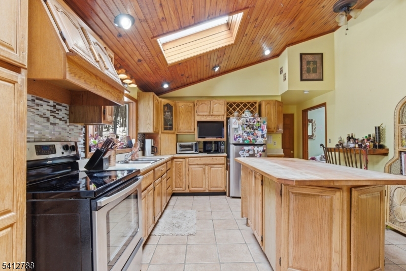 543 Lakeside Avenue Hopatcong, NJ 07821 - Photo 5 of 33