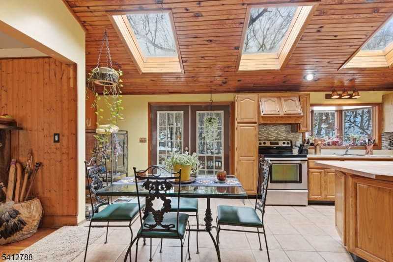 543 Lakeside Avenue Hopatcong, NJ 07821 - Photo 6 of 33