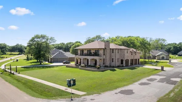 $698,500 | 208 Cape Shore, Mabank, TX 75143