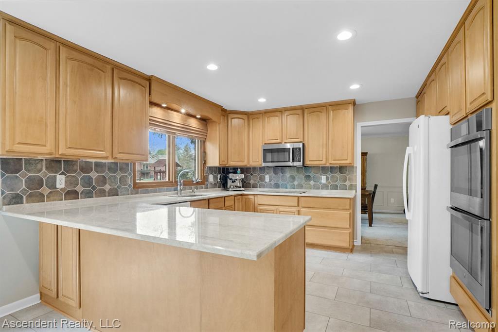 1663 Tacoma Drive Rochester Hills, MI 48306 - Photo 10 of 51