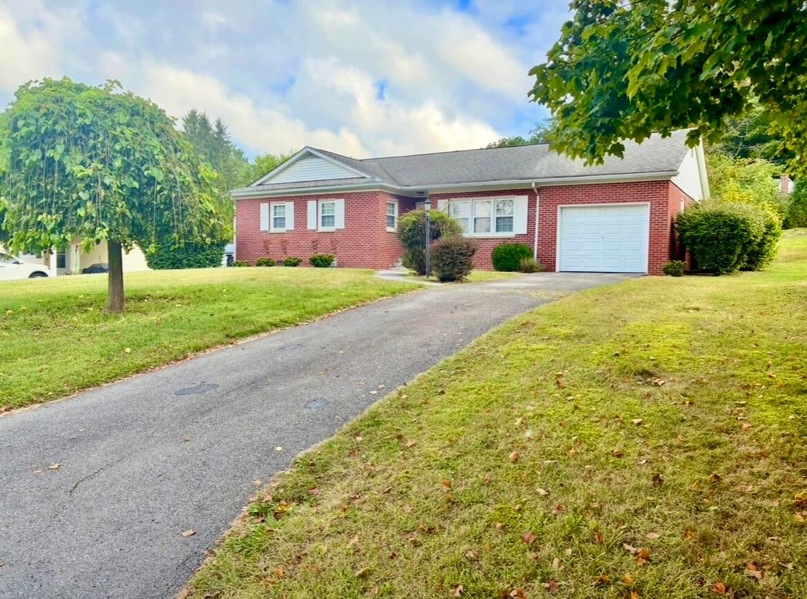 348 Rowan Road White Sulphur Springs, WV 24986 - Photo 9 of 40 Gallery Image 9