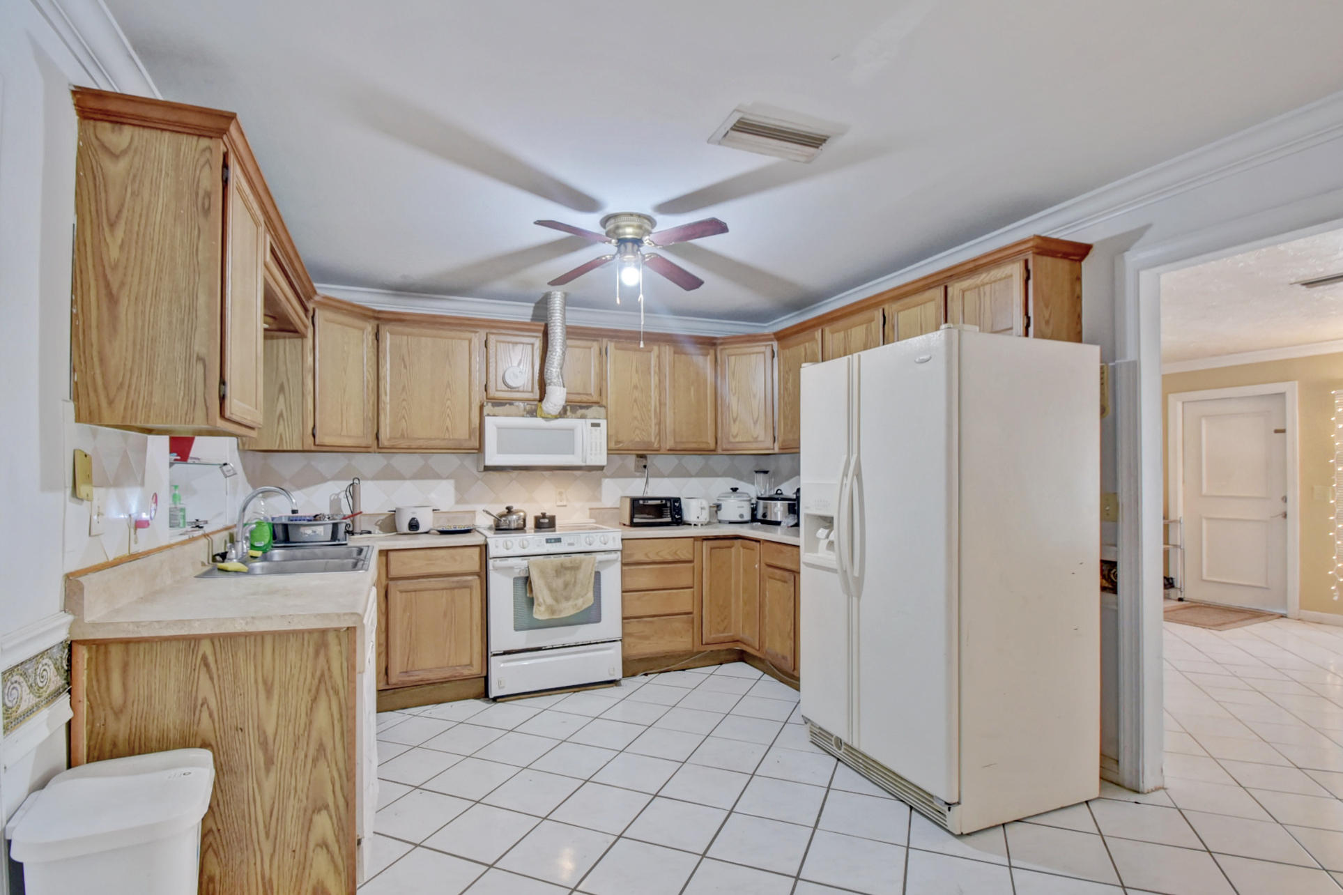 22626 Southwest 65th Way Boca Raton, FL 33428 - Photo 7 of 28 07_alp_9016_17_18_19_20