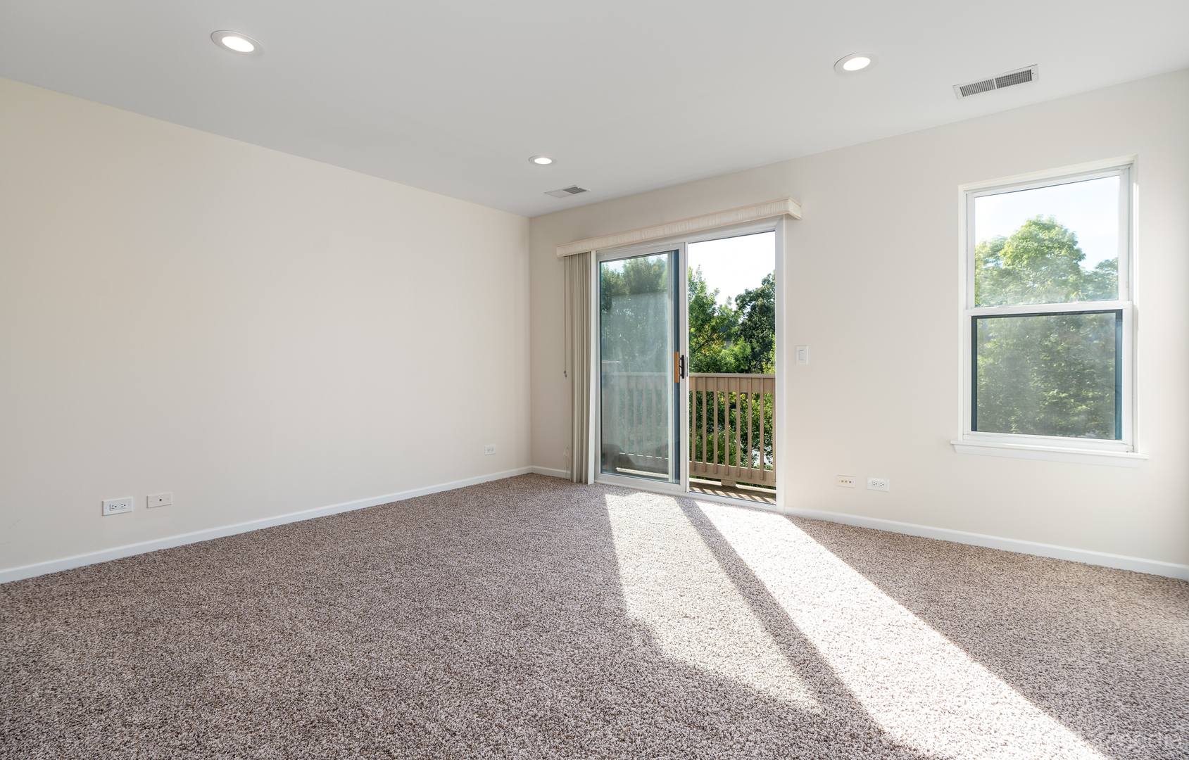 3540 Patten Road Highland Park, IL 60035 - Photo 17 of 30 an empty room with windows