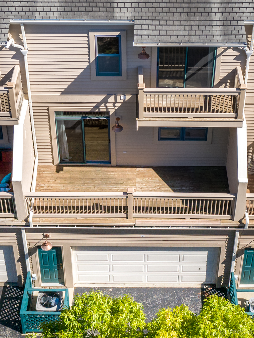 3540 Patten Road Highland Park, IL 60035 - Photo 23 of 30 a view of a balcony with a stove
