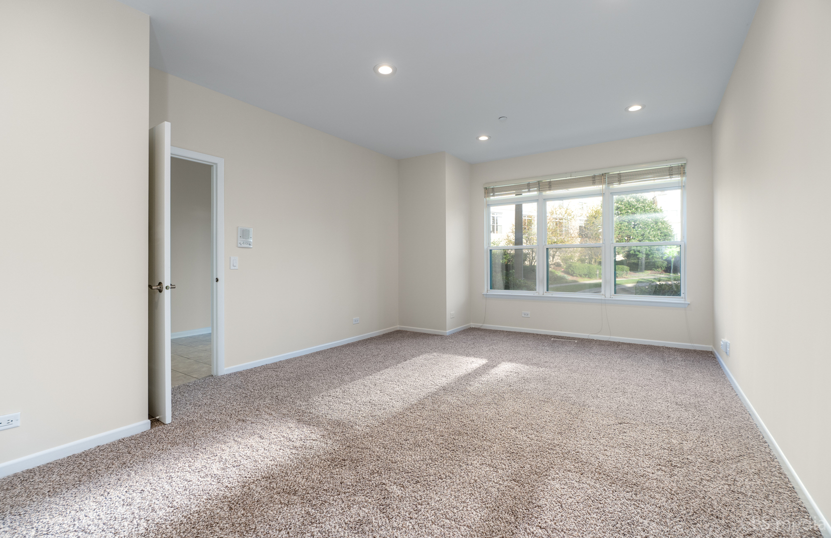 3540 Patten Road Highland Park, IL 60035 - Photo 28 of 30 an empty room with windows