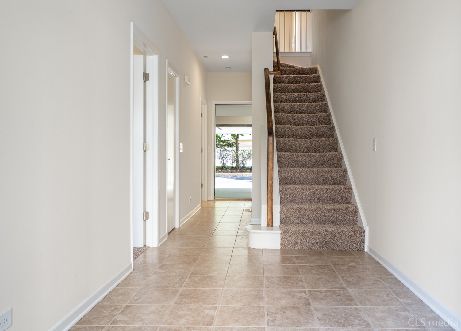 3540 Patten Road Highland Park, IL 60035 - Photo 6 of 30 a view of entryway and hall with wooden floor