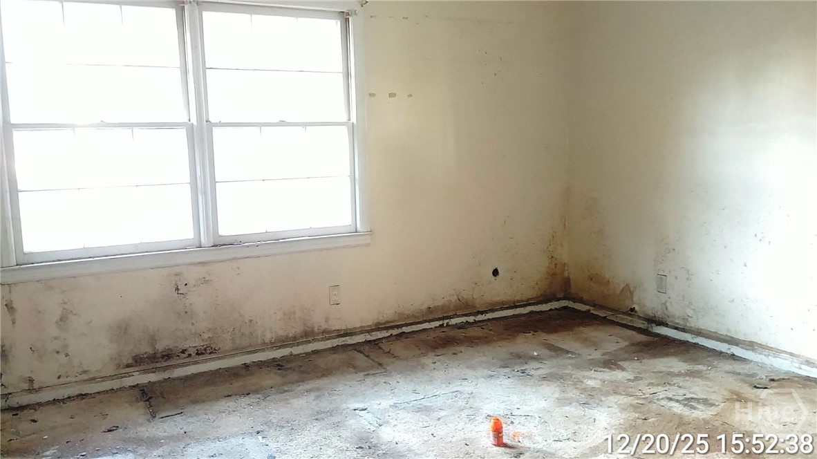 6916 Key Street Savannah, GA 31406 - Photo 11 of 20 master bedroom