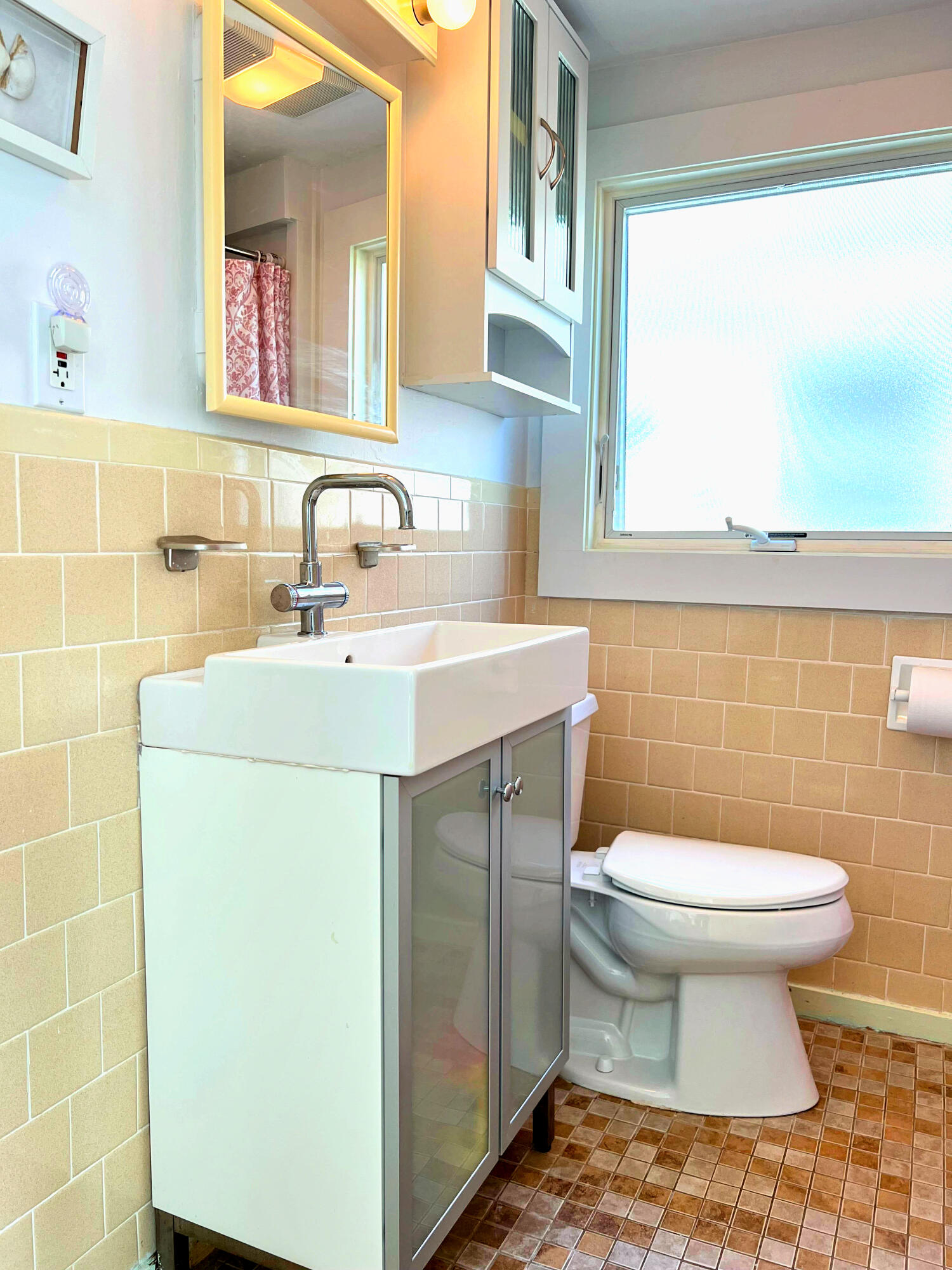 596 Shore Road, Unit H Truro, MA 02666 - Photo 28 of 30 a bathroom with a sink toilet and mirror