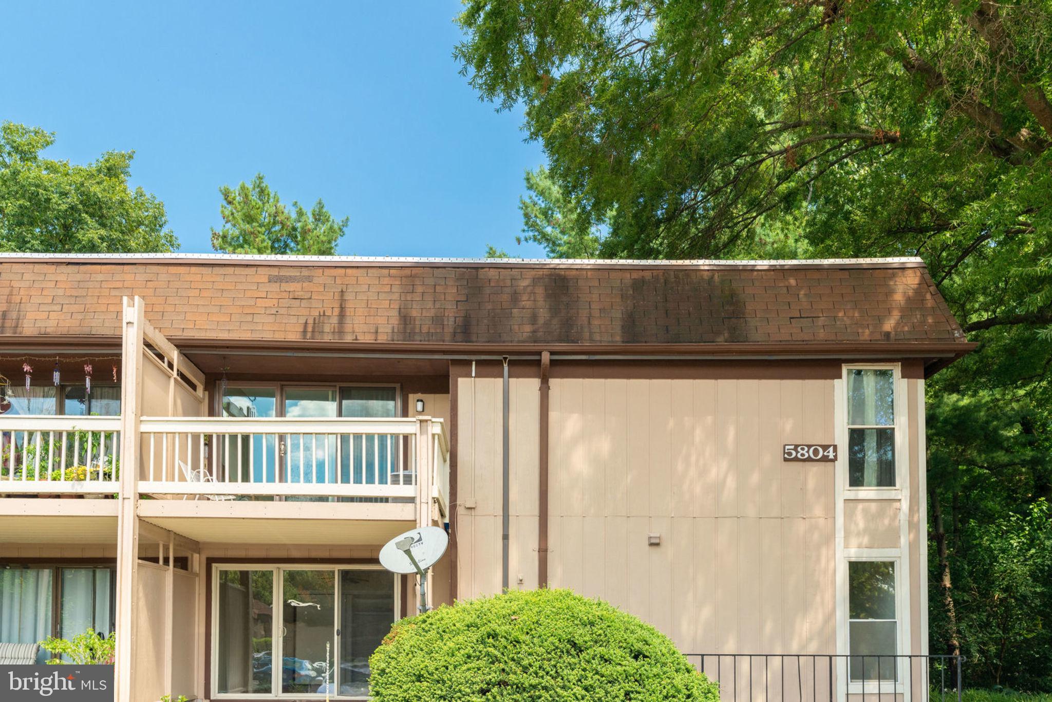 5804 Royal Ridge Drive, Unit H Springfield, VA 22152 - Photo 4 of 48 Beautiful Condo : End Unit, Top (2nd) Floor