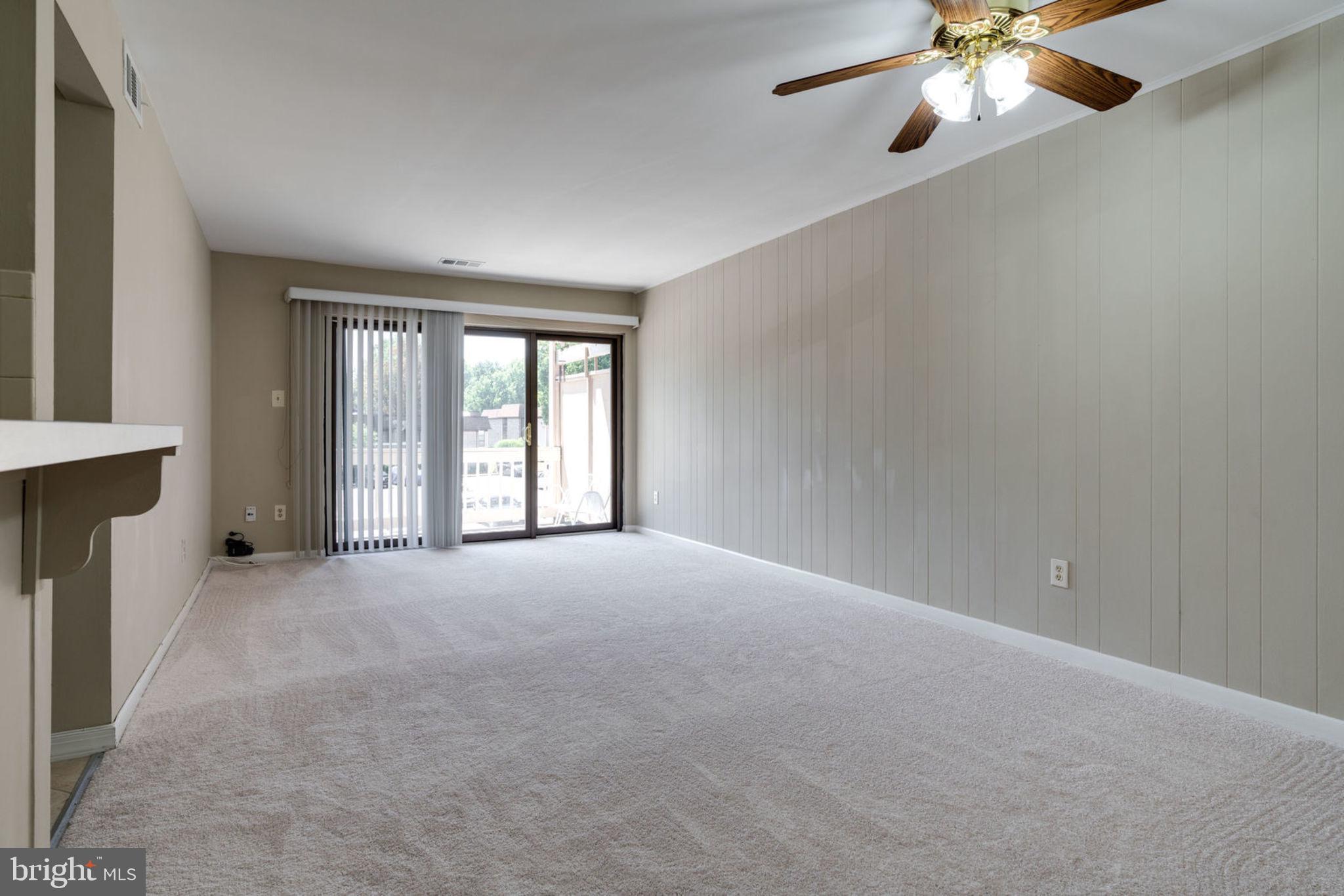 5804 Royal Ridge Drive, Unit H Springfield, VA 22152 - Photo 8 of 48 Living Room : Very Bright Sun Light