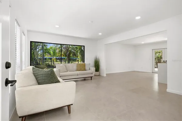 $2,650 | 3663 Egerton Circle, Sarasota, FL 34233