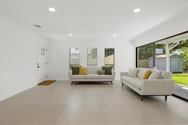 $2,650 | 3663 Egerton Circle, Sarasota, FL 34233