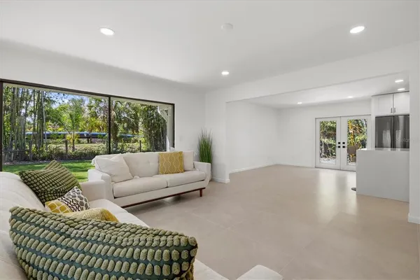 $2,650 | 3663 Egerton Circle, Sarasota, FL 34233