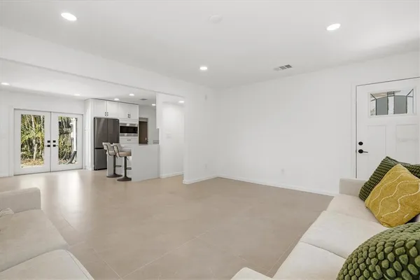 $2,650 | 3663 Egerton Circle, Sarasota, FL 34233