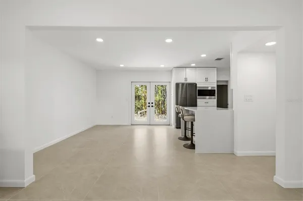 $2,650 | 3663 Egerton Circle, Sarasota, FL 34233