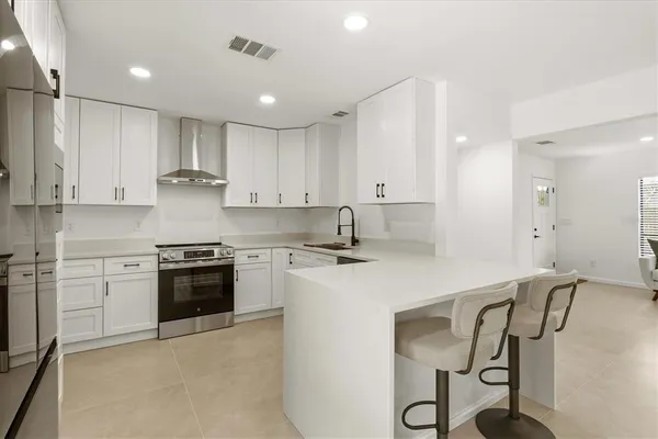$2,650 | 3663 Egerton Circle, Sarasota, FL 34233