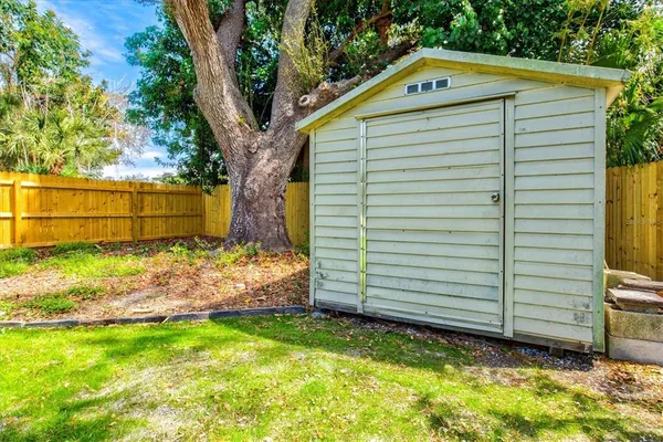 $2,650 | 3663 Egerton Circle, Sarasota, FL 34233