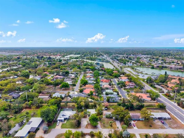 $2,650 | 3663 Egerton Circle, Sarasota, FL 34233