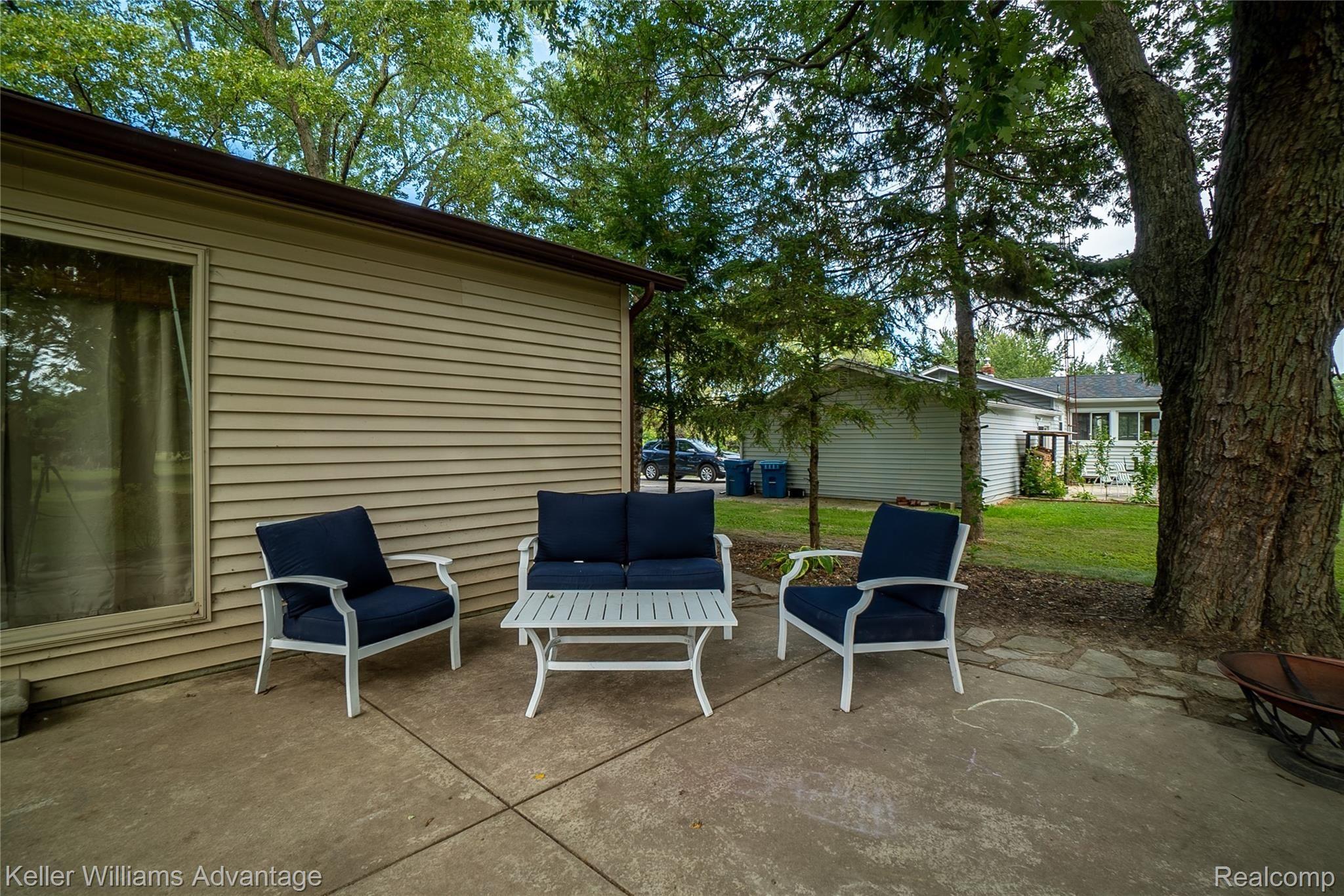 4077 West Ray Road Grand Blanc, MI 48439 - Photo 35 of 41 RayRd_4077_Backhouse 2.jpg